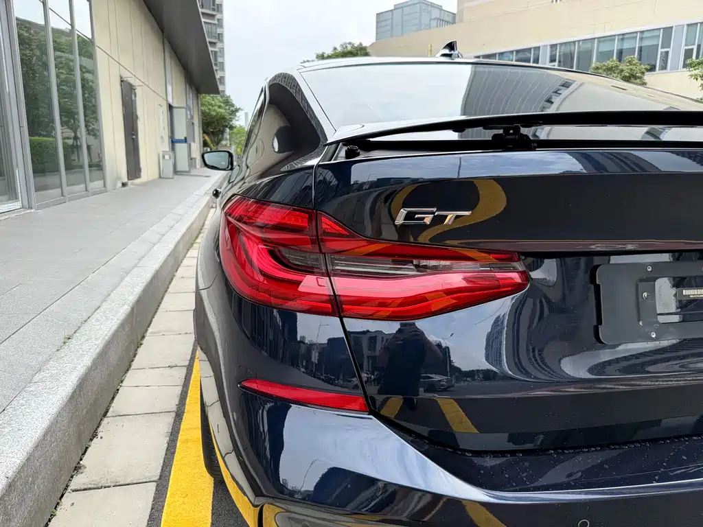 BMW 6 Series GT 2018 — фото 9