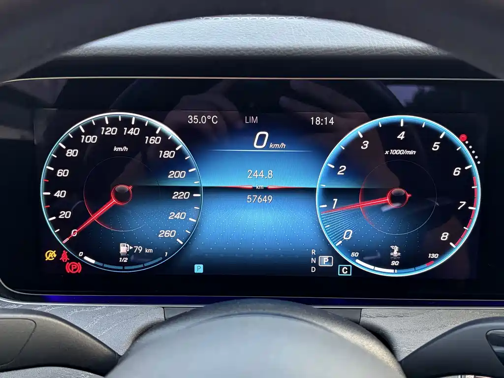 Mercedes-Benz E-Class 2022 — фото 18