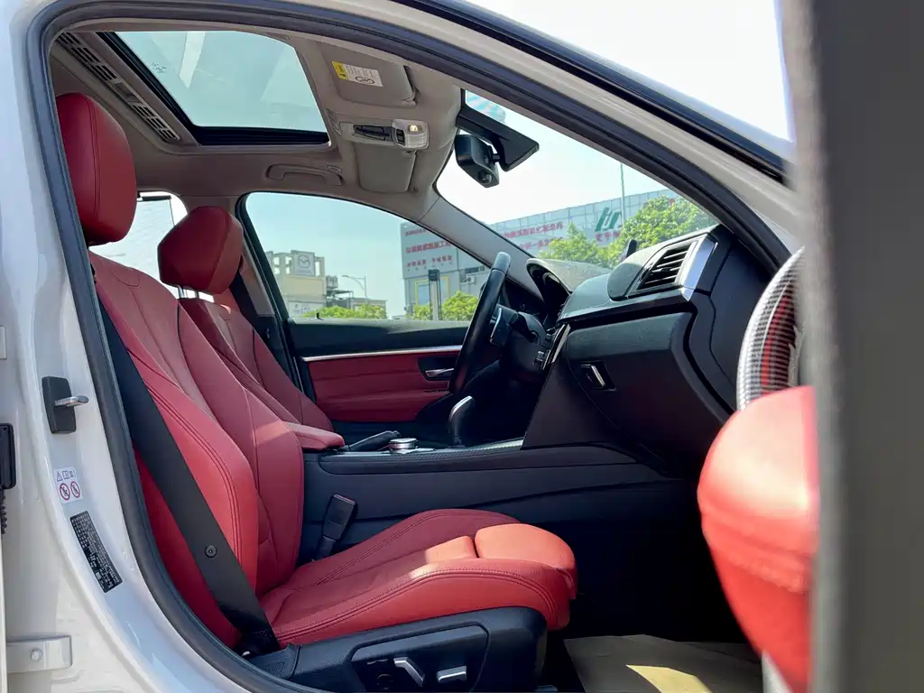 BMW 3 Series 2018 — фото 10