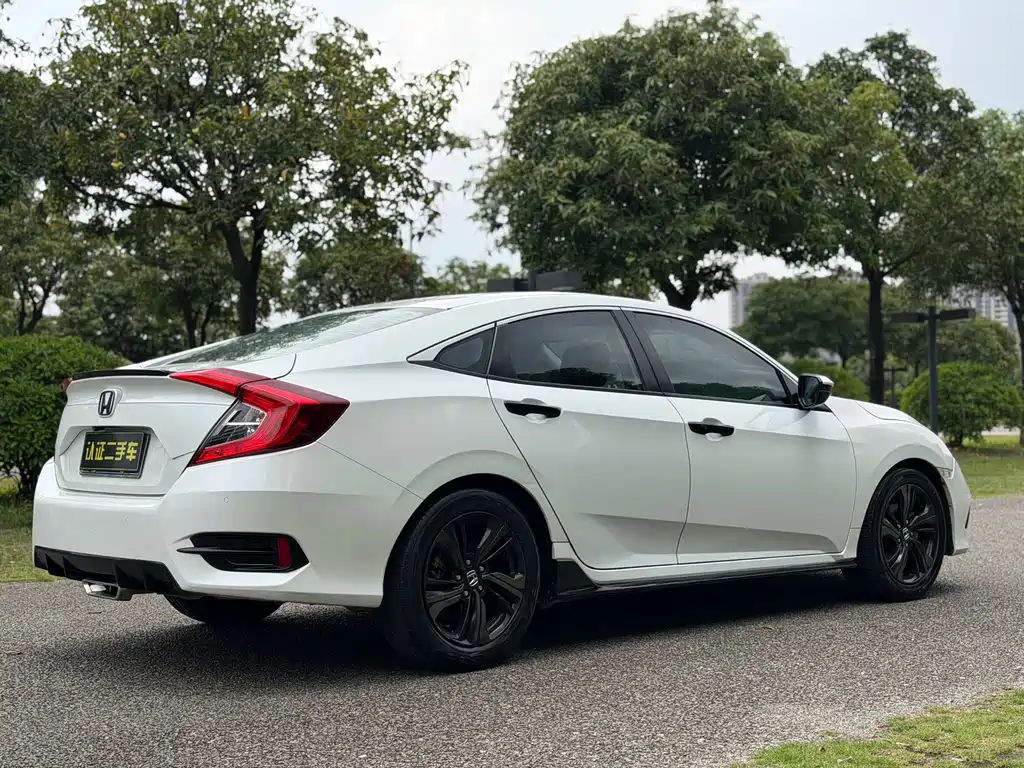 Honda Civic 2019 — фото 20