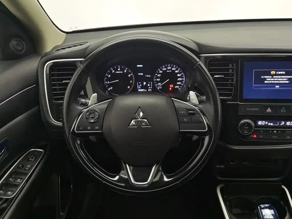 Mitsubishi Outlander 2019 — фото 11