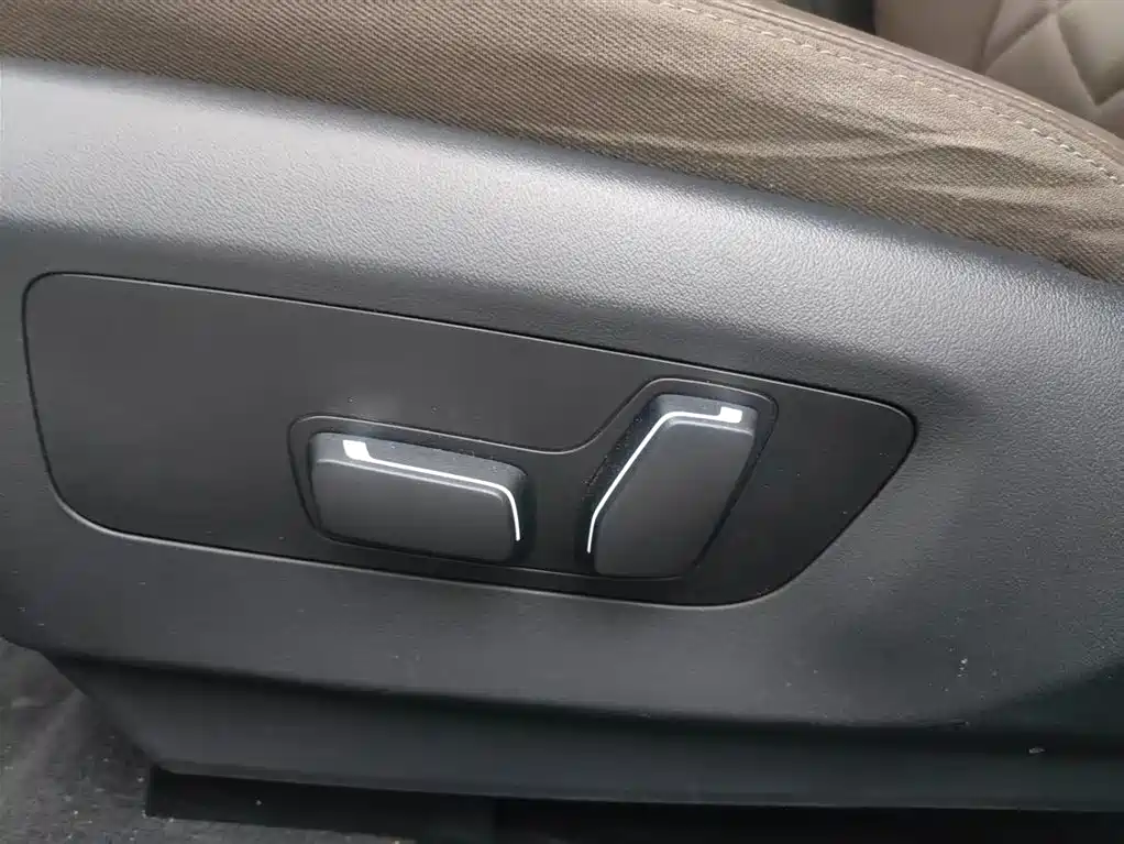 BMW 5 Series 2025 — фото 12