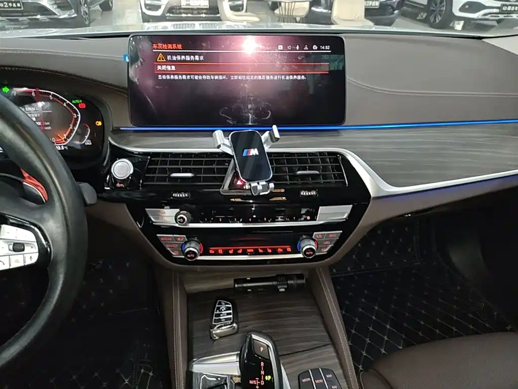 BMW 5 Series 2021 — фото 13