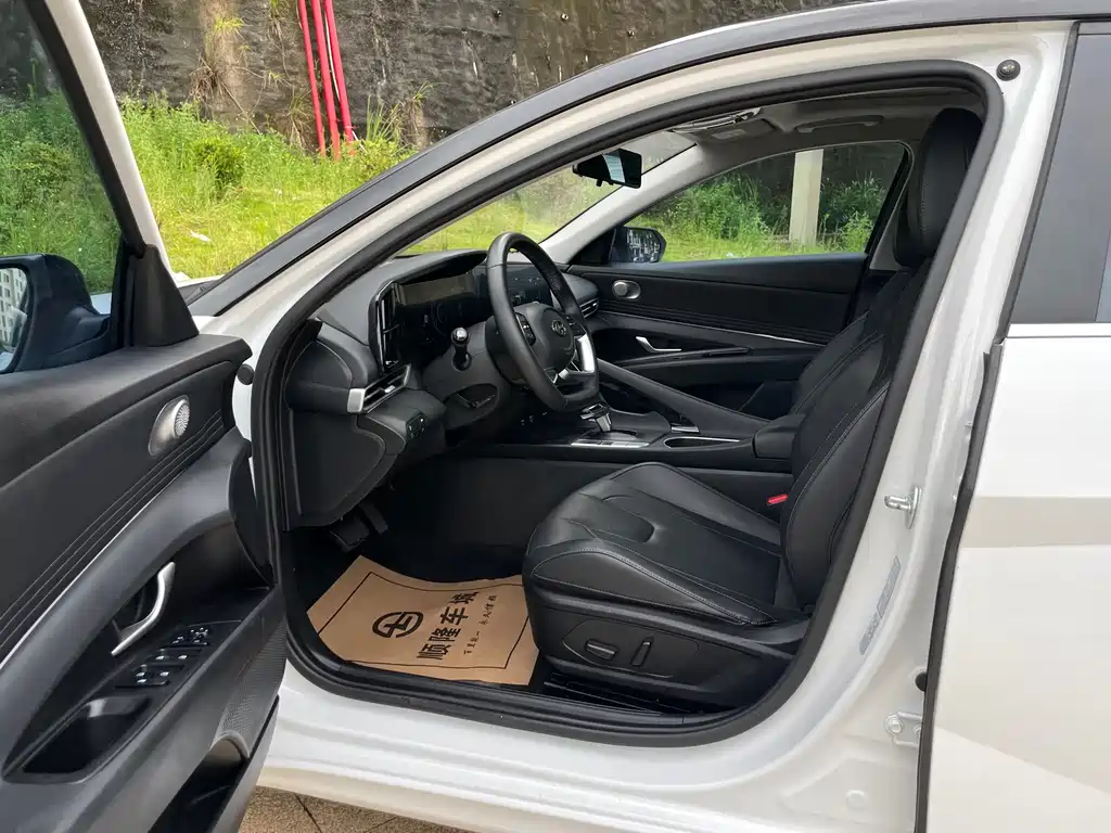 Hyundai Elantra 2023
