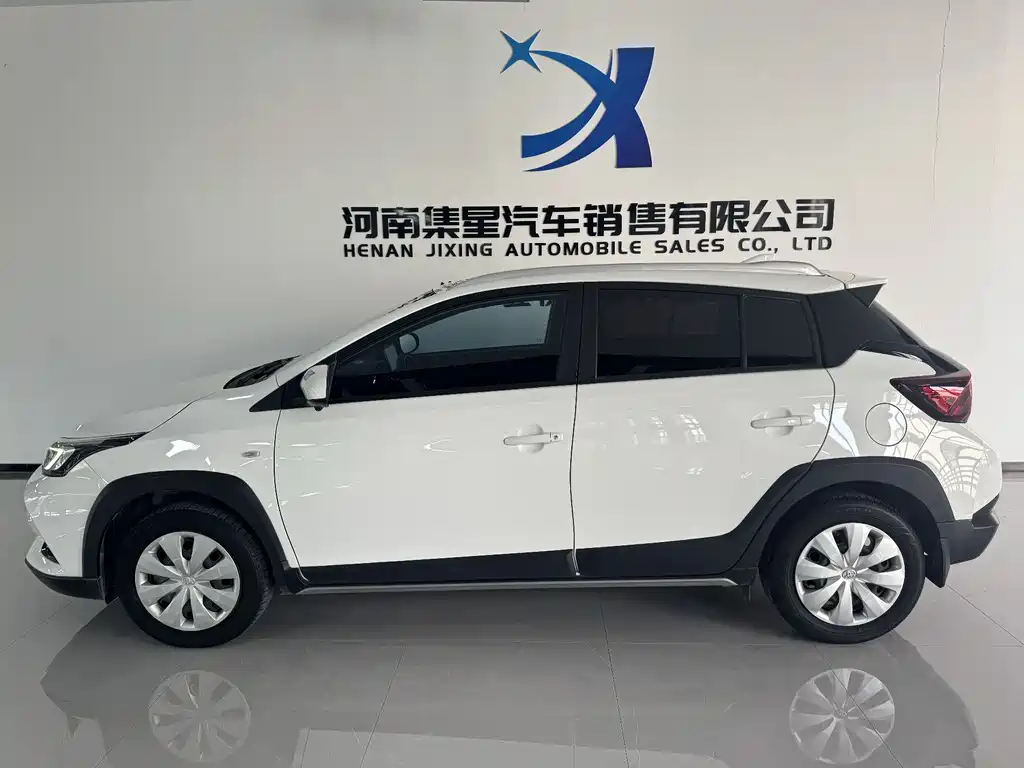 Toyota Yaris L 2023 — фото 13