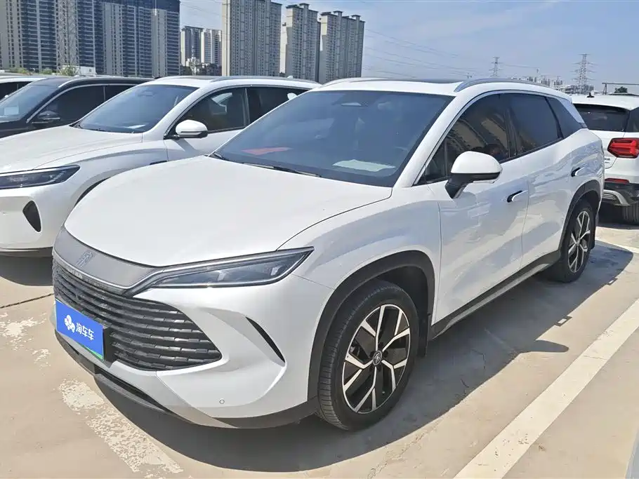 BYD L DM-i 2025 — фото 1