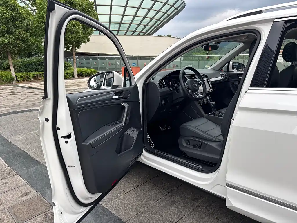 Volkswagen Tiguan L 2021 — фото 10