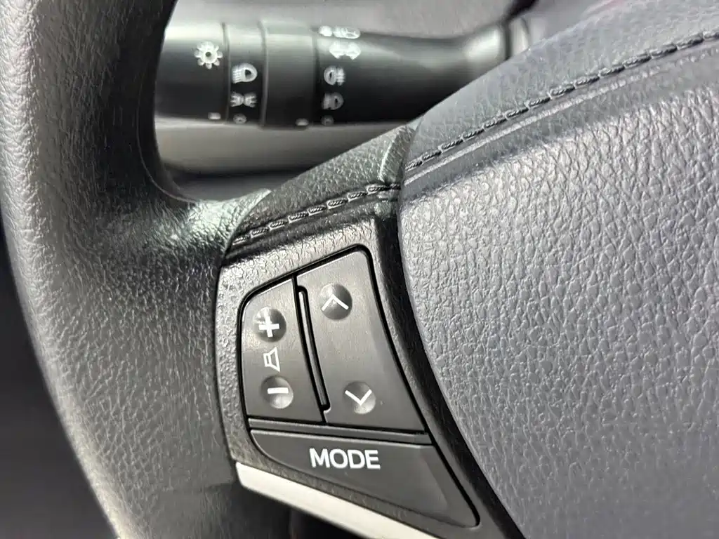Toyota Yaris L 2023 — фото 12