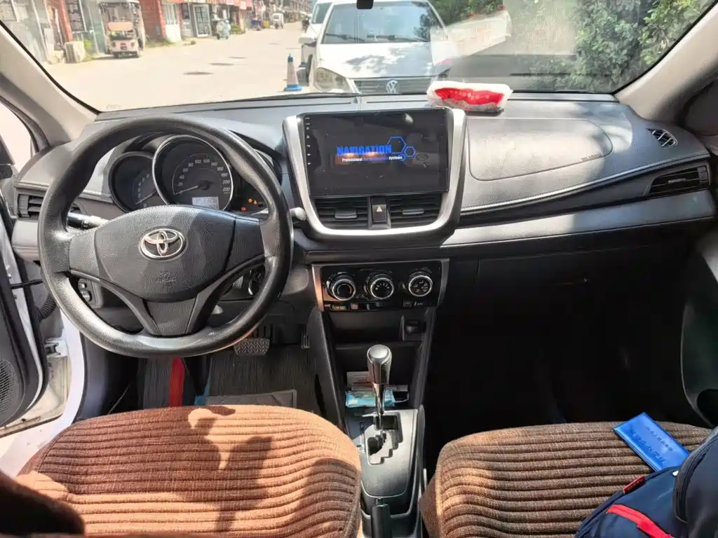 Toyota Yaris L 2020 — фото 10