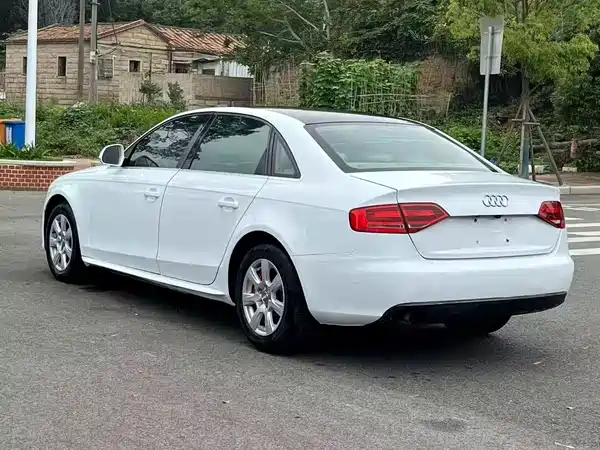 Audi A4L 2011