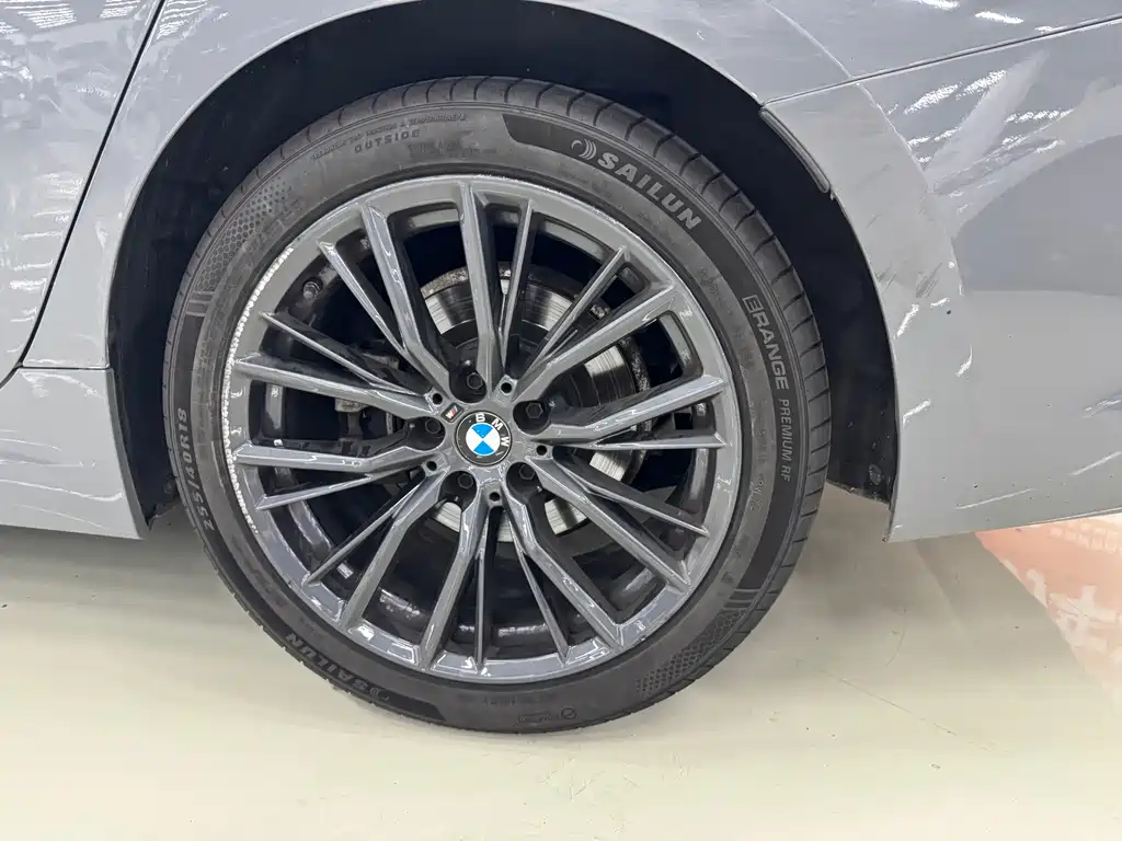 BMW 3 Series 2019 — фото 16