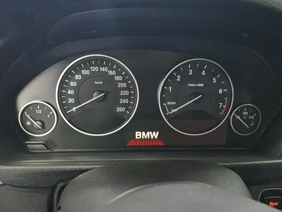 BMW 3 Series 2019 — фото 14