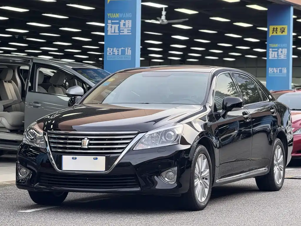 Toyota Crown 2014