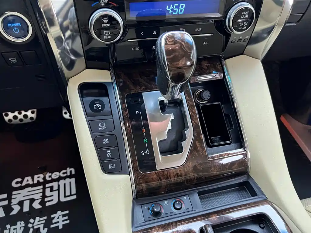 Toyota Alphard 2022 — фото 28