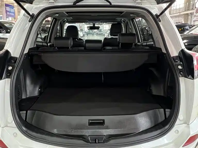 Toyota RAV4 2017 — фото 21