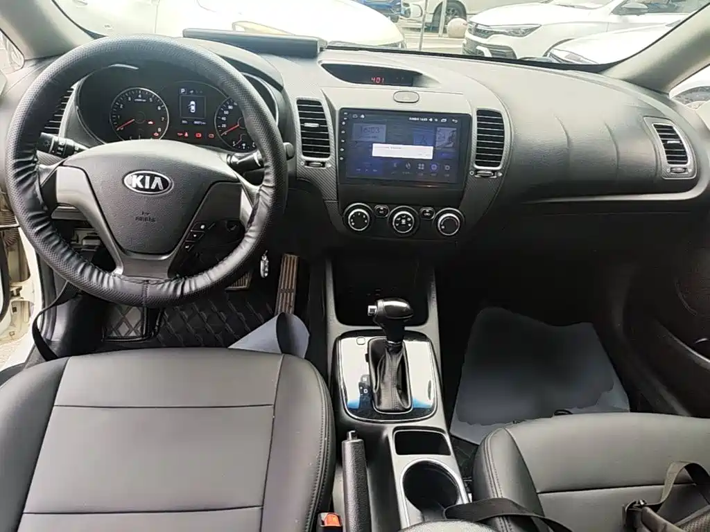 Kia K3 2017 — фото 10