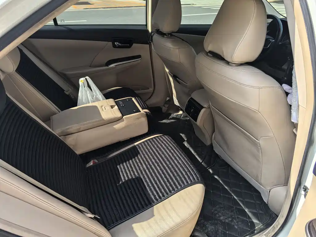 Toyota Camry 2014 — фото 14