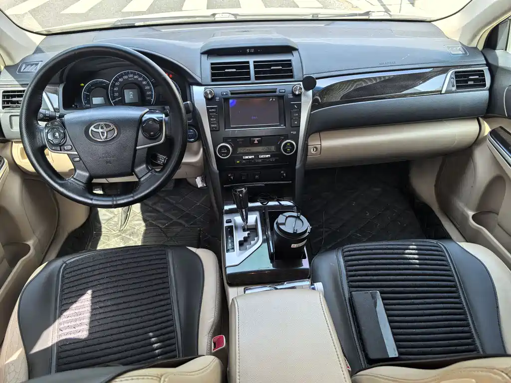 Toyota Camry 2014 — фото 15