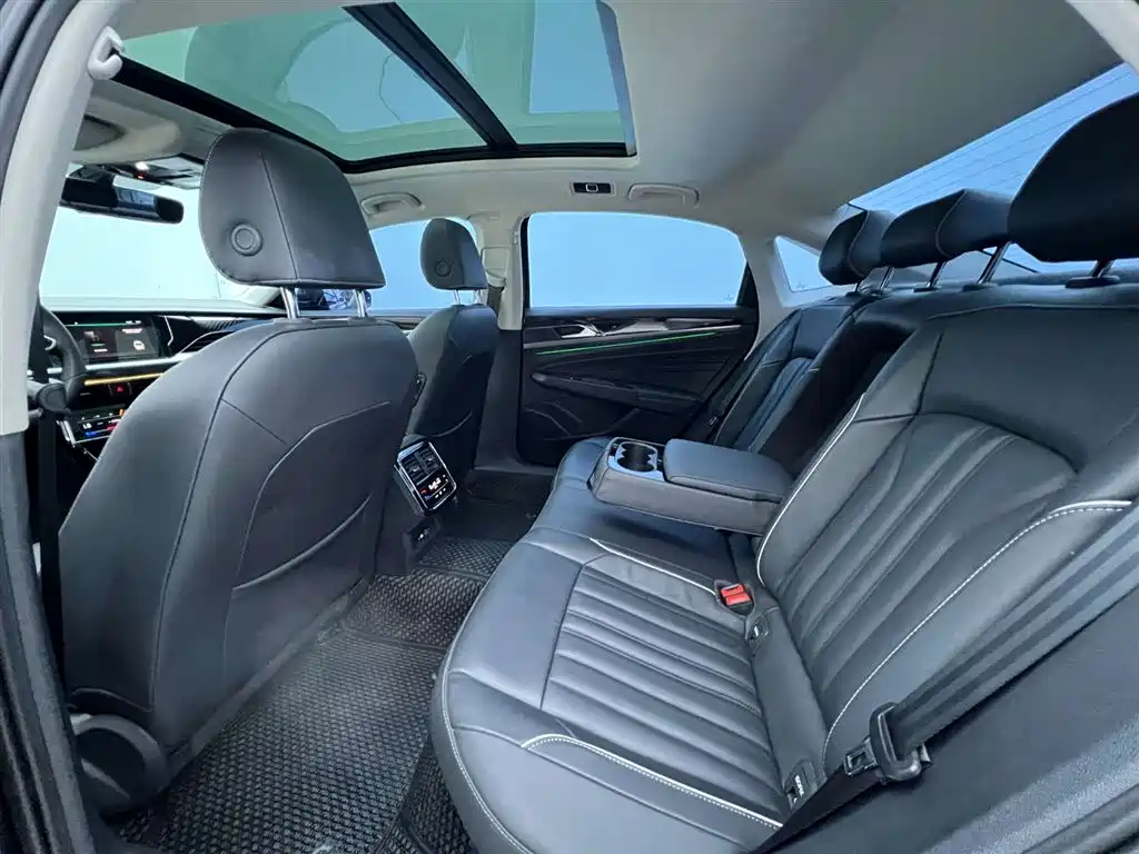 Volkswagen Passat 2023 — фото 23