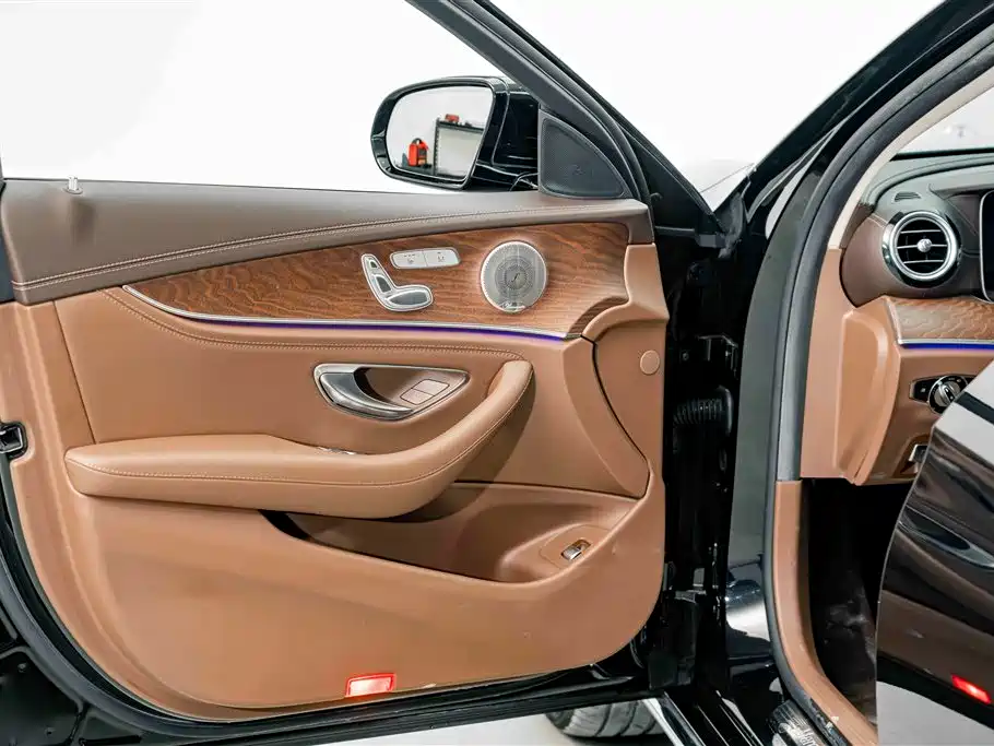 Mercedes-Benz E-Class 2022 — фото 17