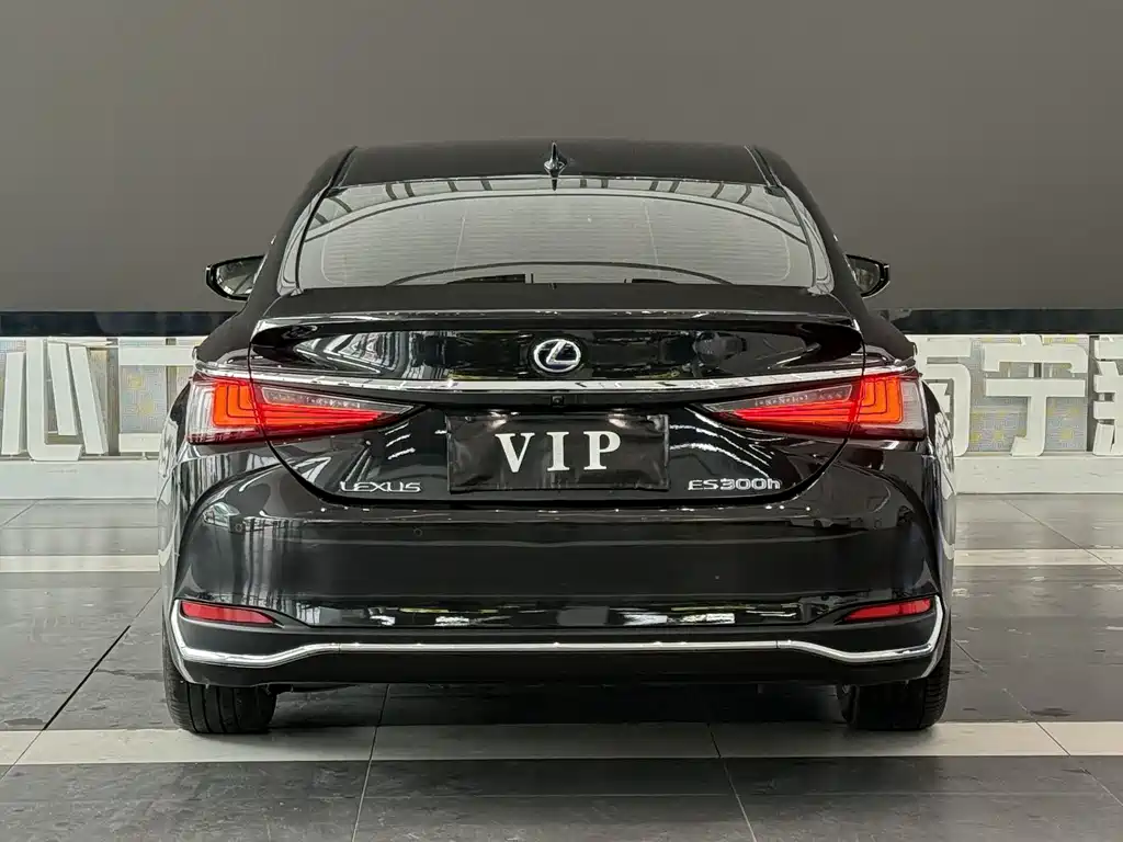 Lexus ES 2021