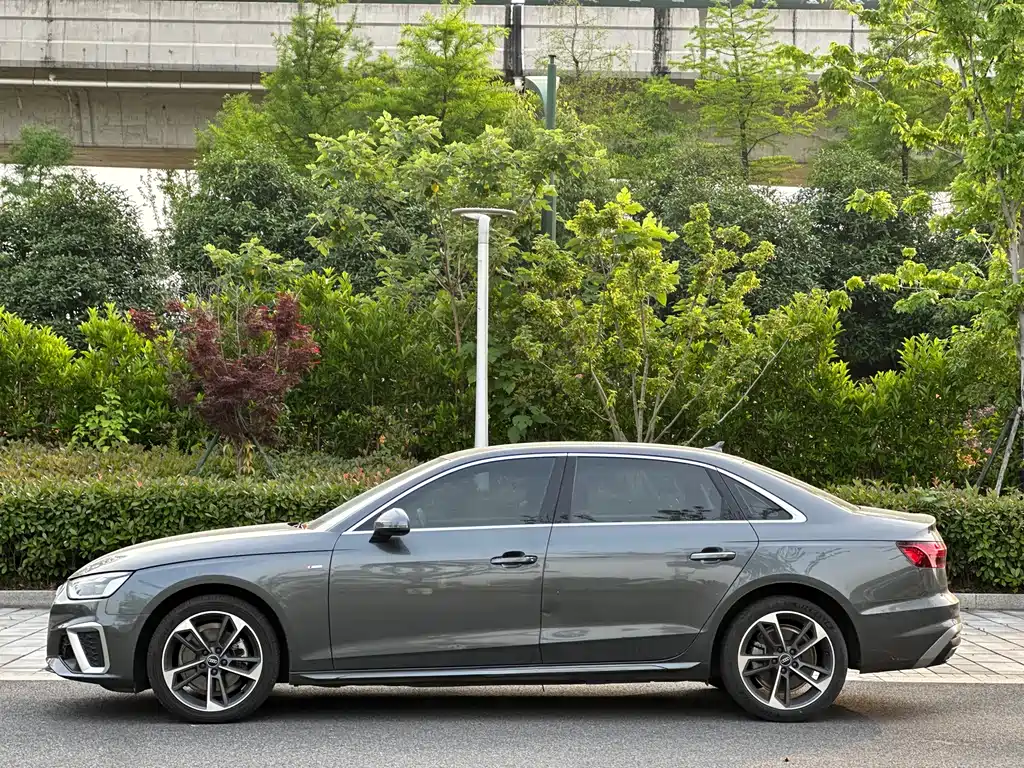 Audi A4L 2023 — фото 7