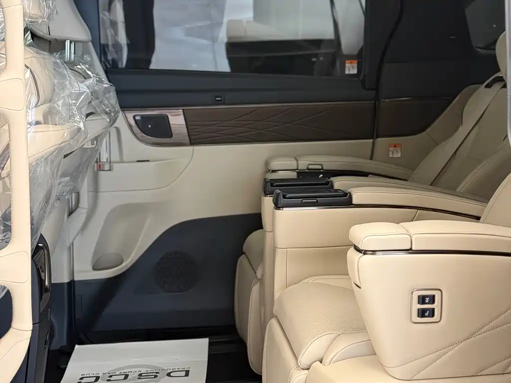 Toyota Vellfire — фото 7