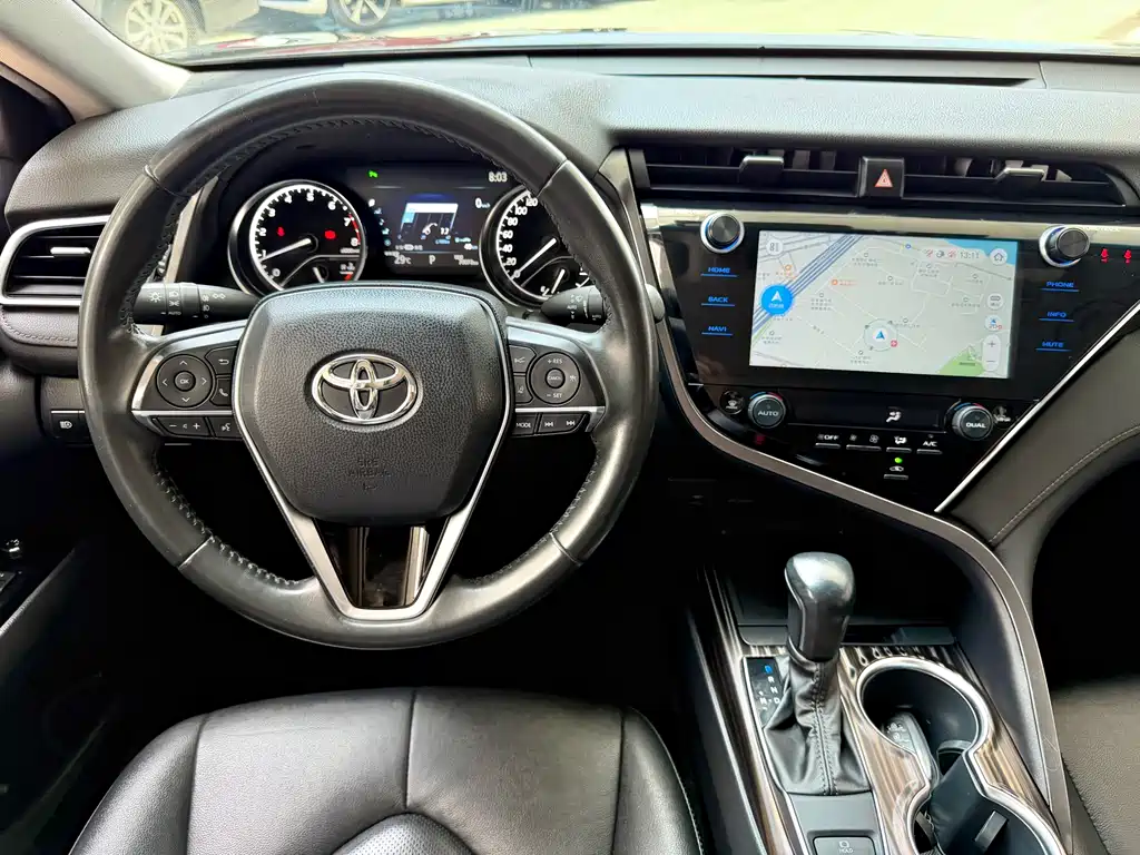 Toyota Camry 2021 — фото 8