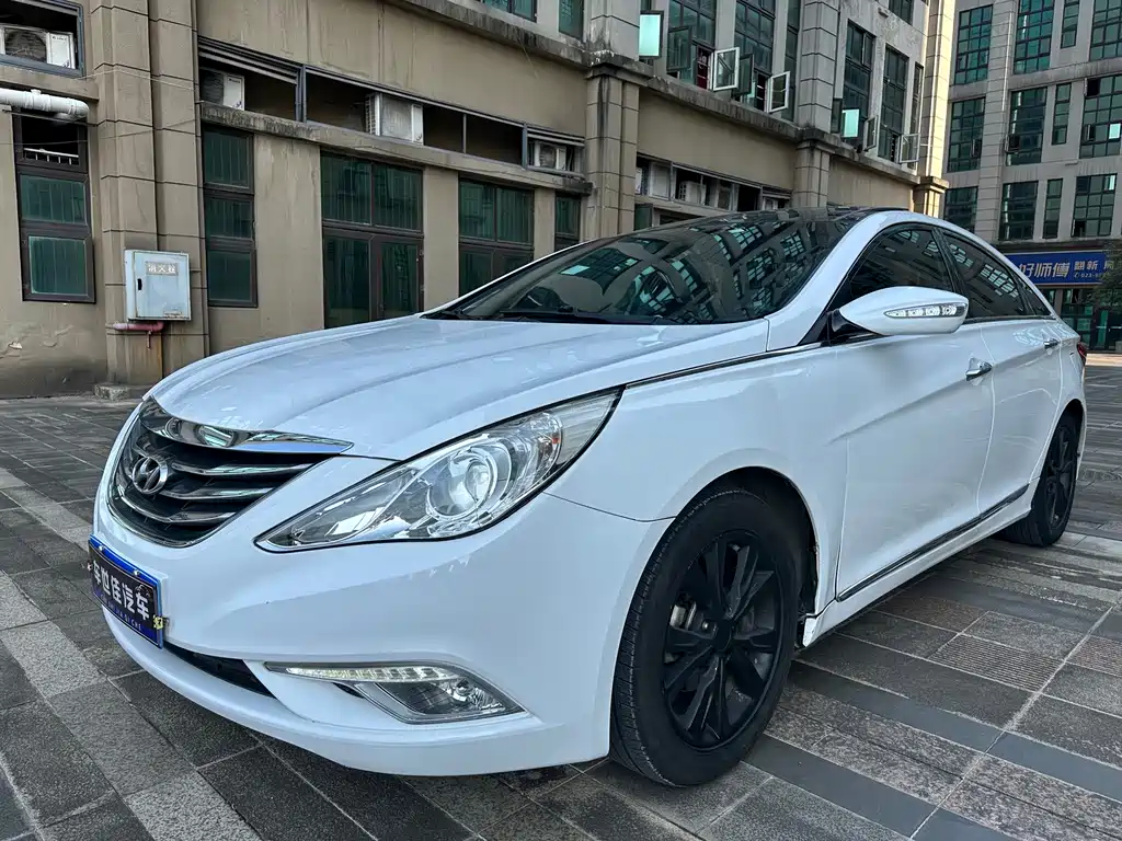 Hyundai Sonata 2014 — фото 1