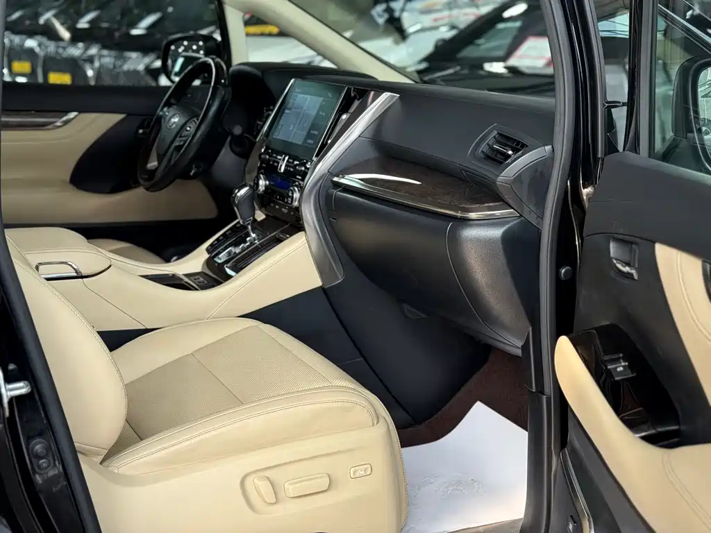Toyota Alphard 2020 — фото 16