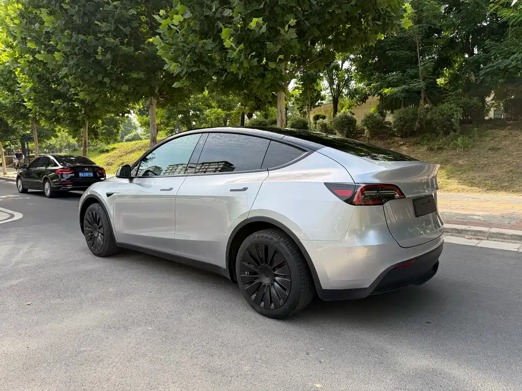 Tesla Model Y 2023 — фото 23