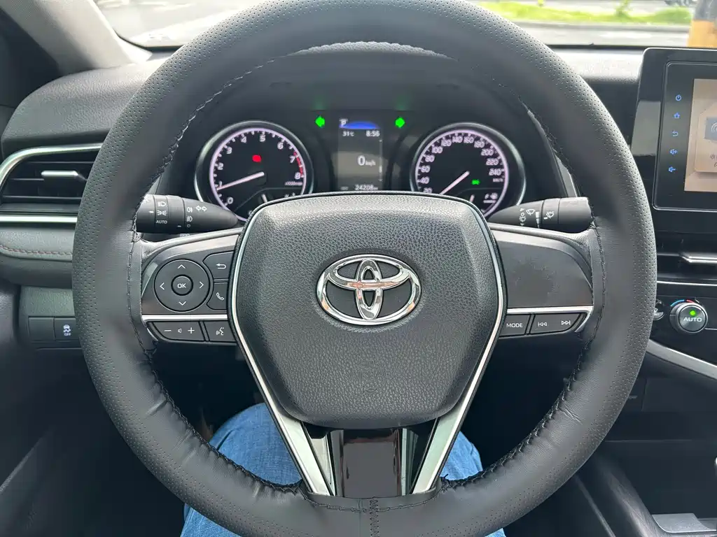 Toyota Camry 2023 — фото 11