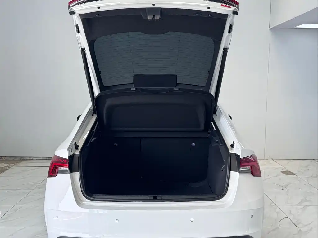 Skoda Octavia 2023 — фото 16