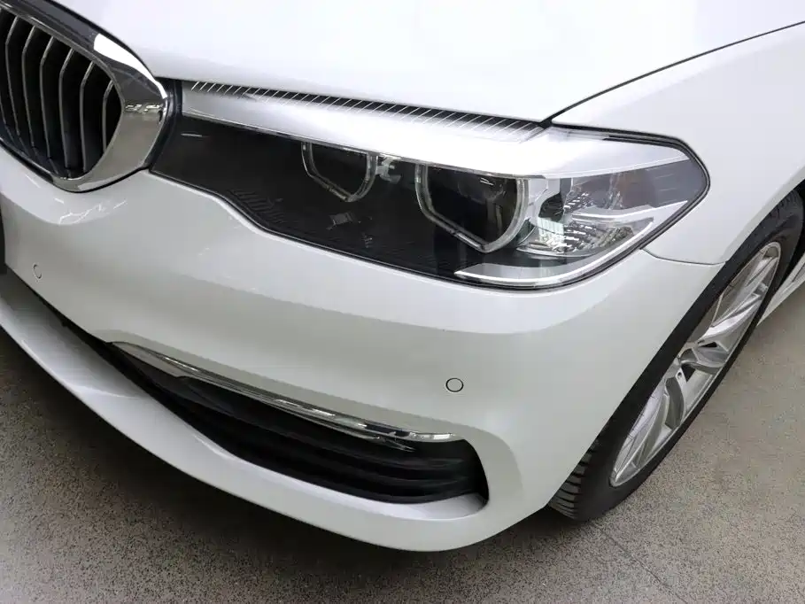 BMW 5 Series 2017 — фото 32
