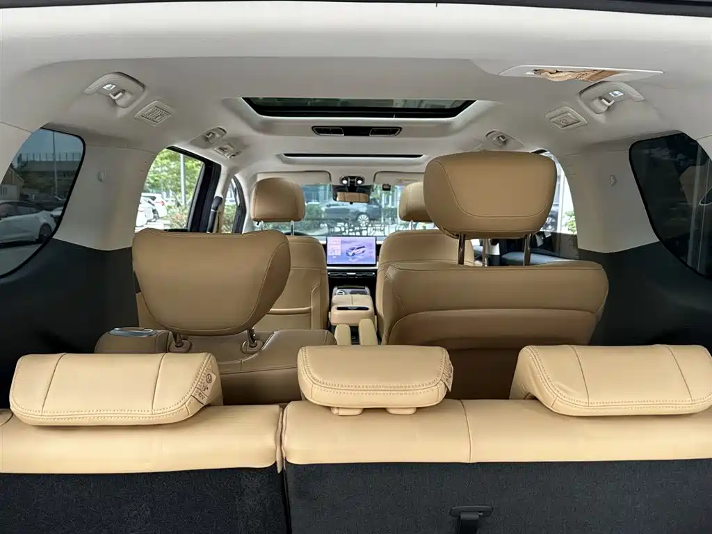 GAC Motor E8 PHEV 2024 — фото 23