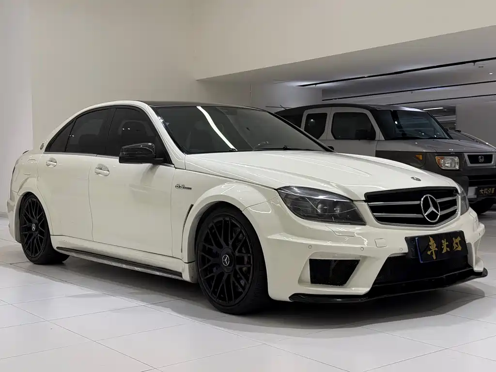 Mercedes-Benz C-Class AMG 2011 — фото 3