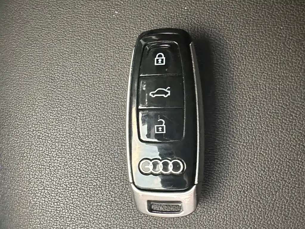 Audi A4L 2023 — фото 28