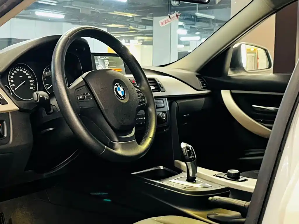 BMW 3 Series 2015 — фото 12