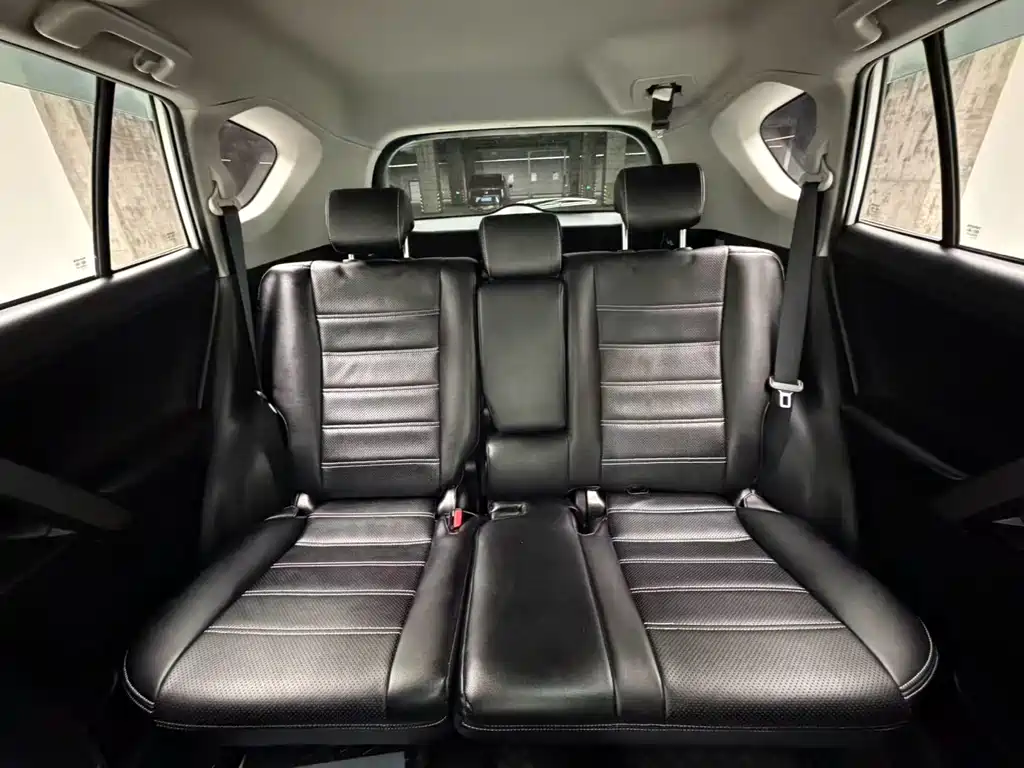 Toyota RAV4 2017 — фото 17