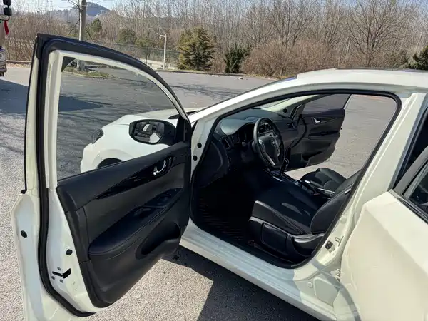 Nissan Tiida 2016