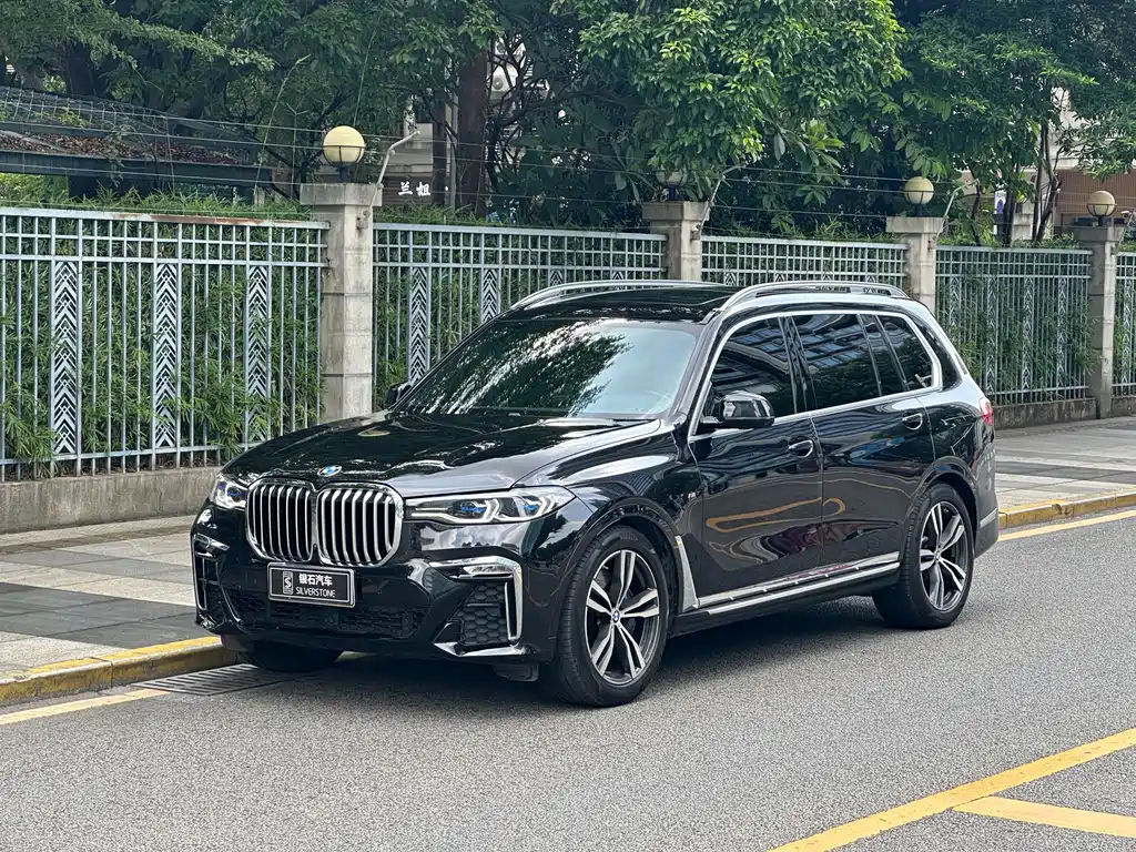 BMW X7 2022 — фото 1