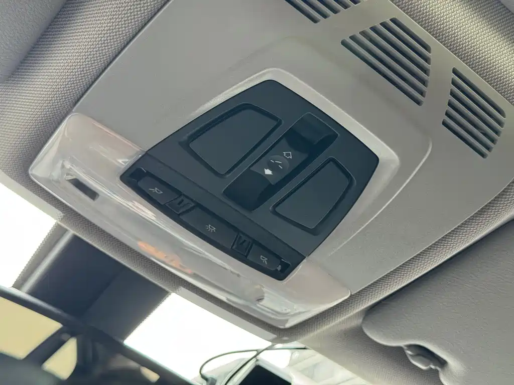 BMW 3 Series 2016 — фото 18