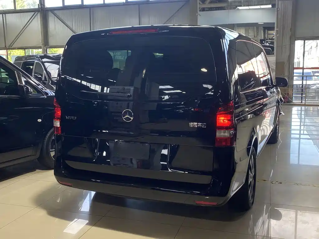 Mercedes-Benz Vito 2023 — фото 12