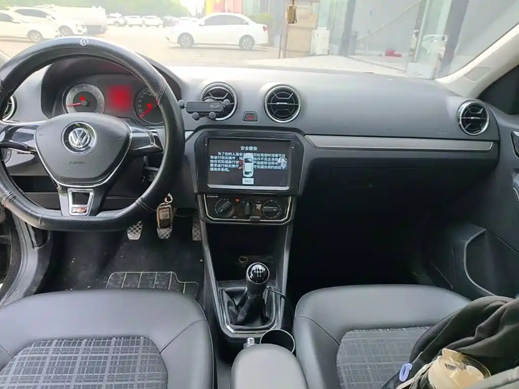 Volkswagen Jetta 2017 — фото 10
