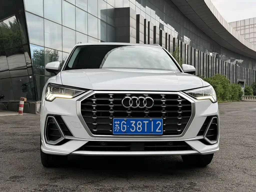 Audi Q3 2022 — фото 2