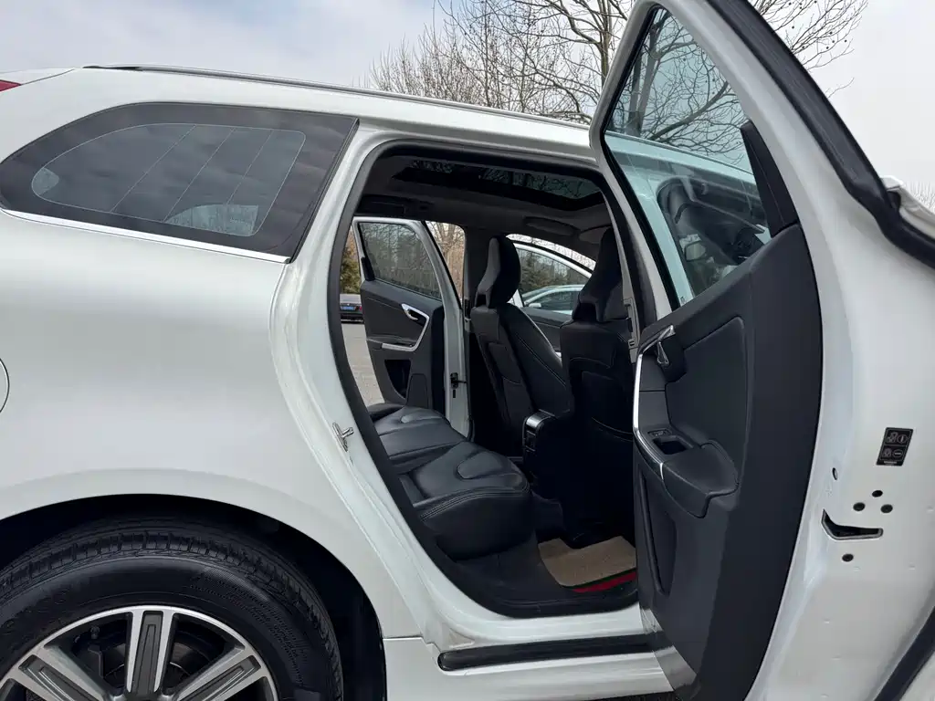 Volvo XC60 2017 — фото 15