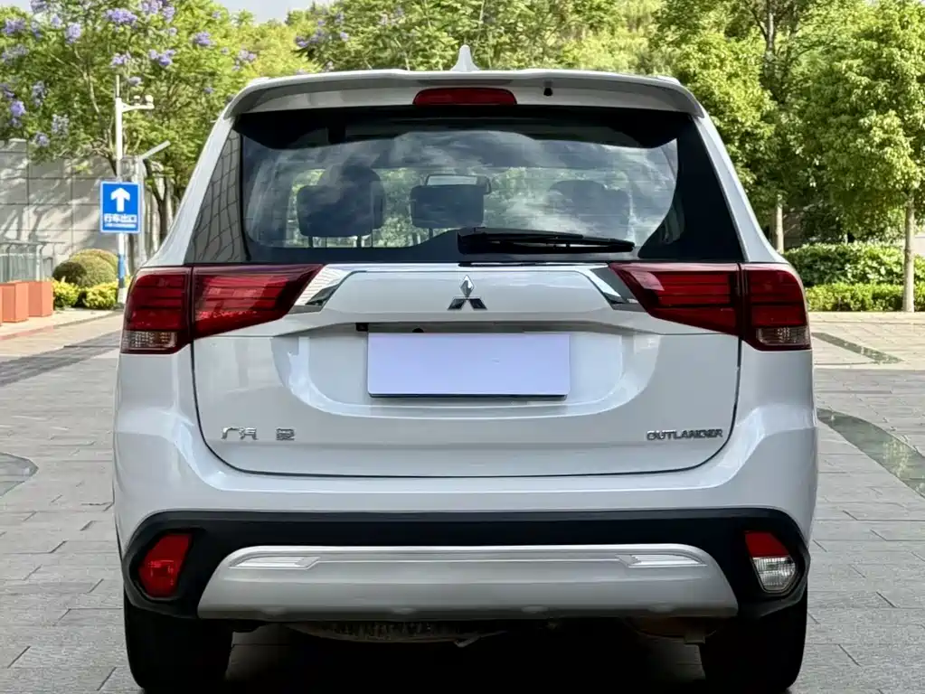 Mitsubishi Outlander 2020 — фото 8