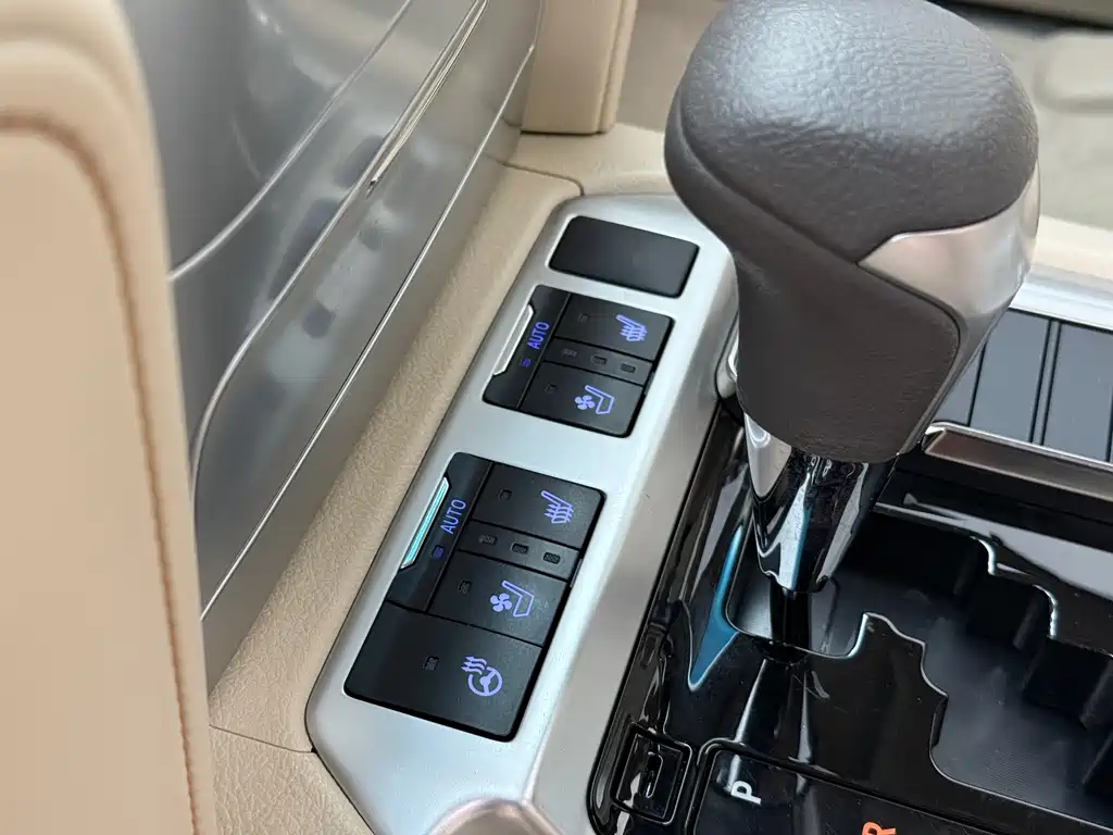 Toyota Land Cruiser 2018 — фото 30