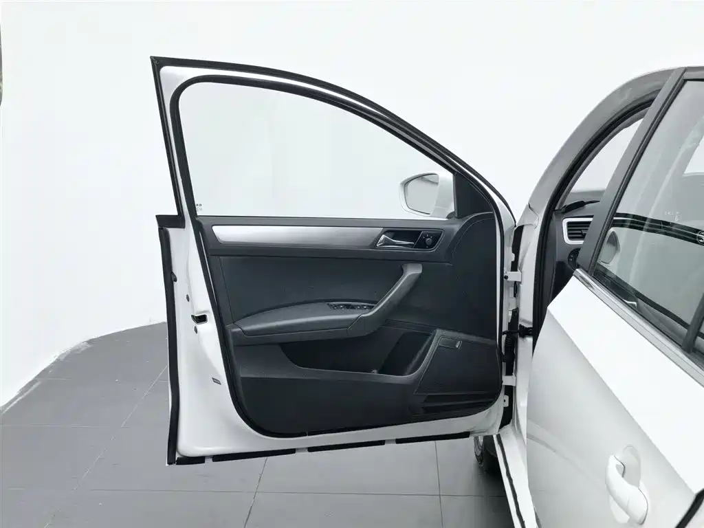 Skoda Rapid Spaceback 2018 — фото 8