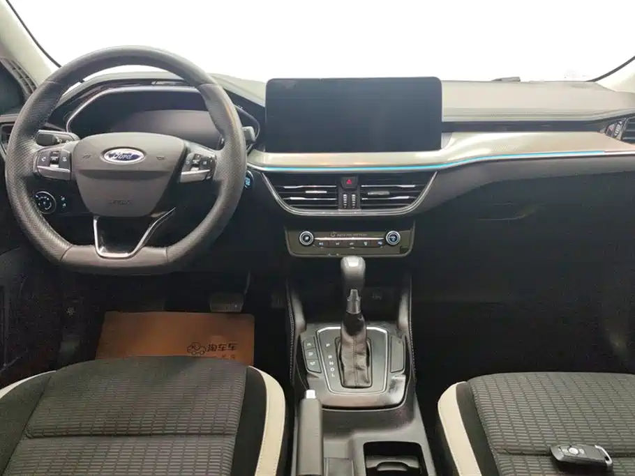 Ford Focus 2021 — фото 12